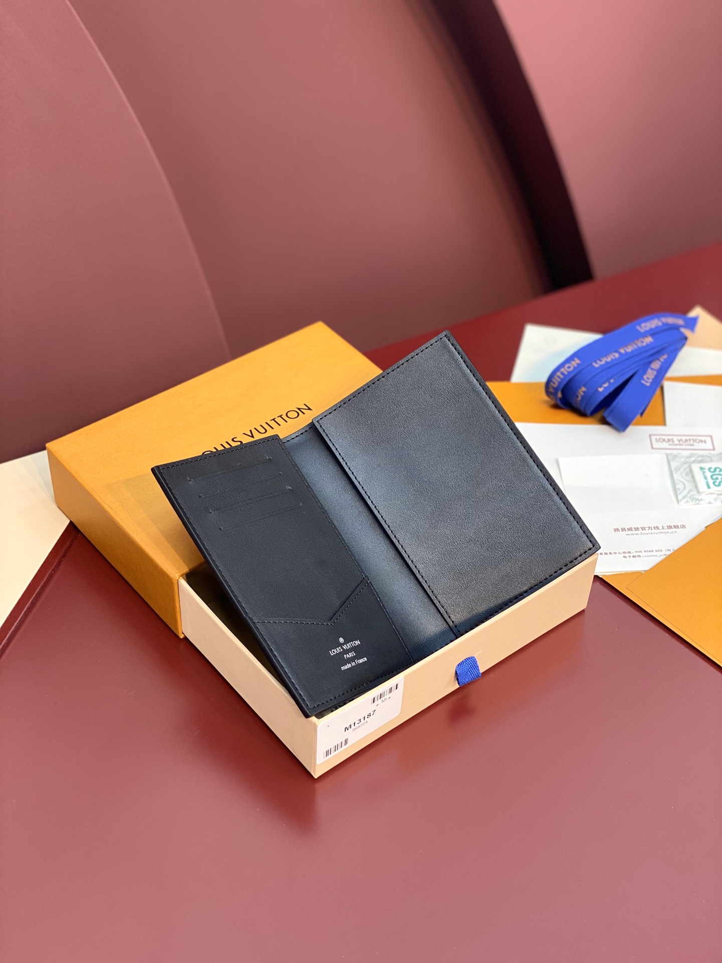 [TOP] Louis Vuitton LV Passport Holder Monogram Shadow Leather 14x2.5x10cm - Black