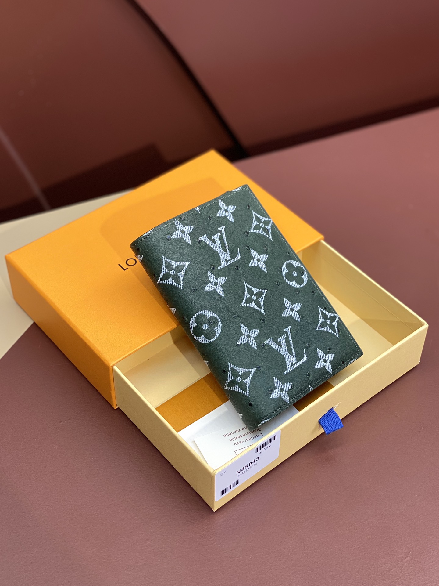 [TOP] Louis Vuitton LV Passport Holder Ostrich Pattern 14x2.5x10cm - Green