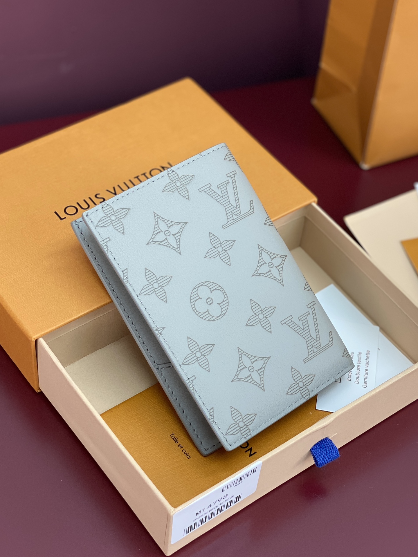 [TOP] Louis Vuitton LV Passport Holder Monogram Leather 14x2.5x10cm - Gray