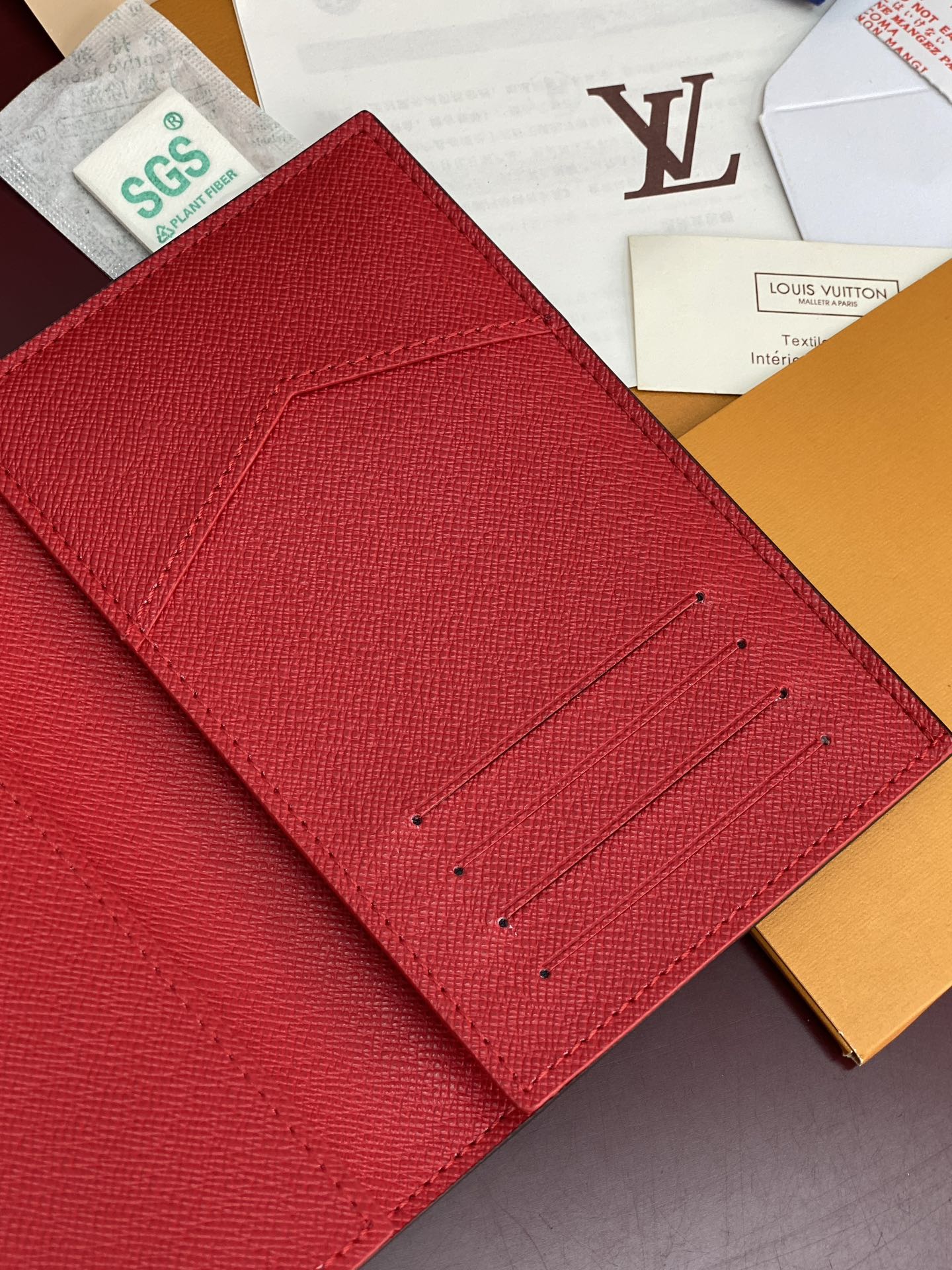 [TOP] Louis Vuitton LV Candy Factory Series Passport Holder with Vivienne Pattern Calfskin 14x2.5x10cm - Brown/Red