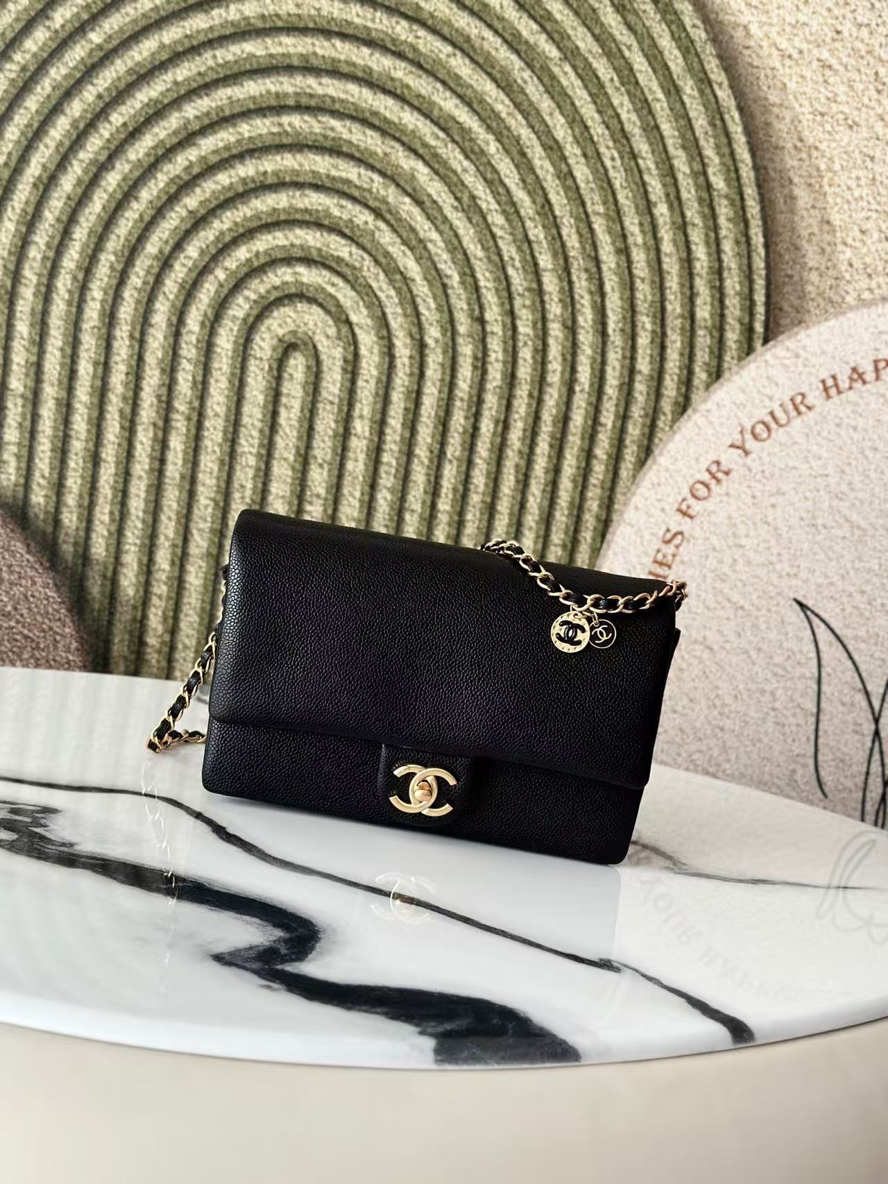 [TOP] CHANEL Flap Bag Calfskin 13×22x7cm - Black