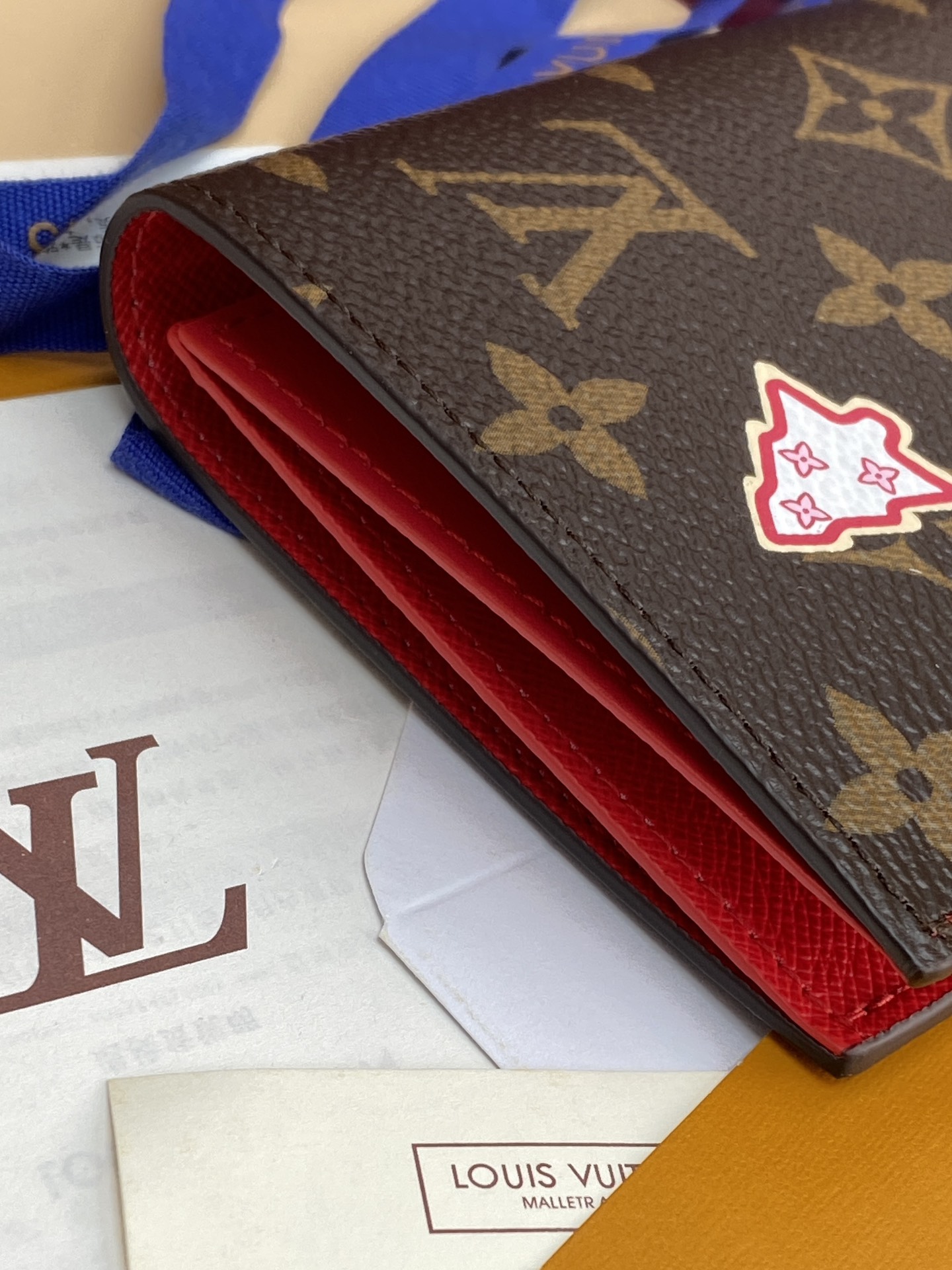 [TOP] Louis Vuitton LV Candy Factory Series Passport Holder with Vivienne Pattern Calfskin 14x2.5x10cm - Brown/Red