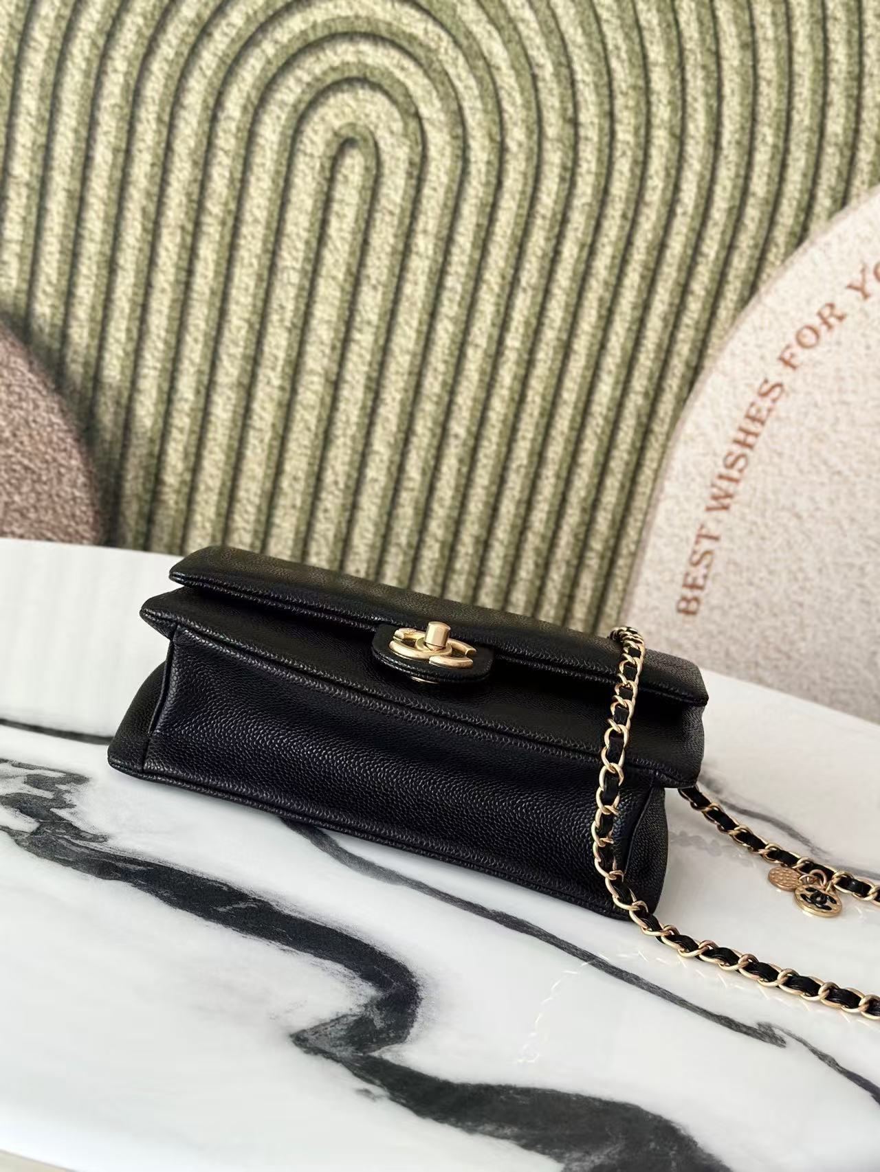 [TOP] CHANEL Flap Bag Calfskin 13×22x7cm - Black