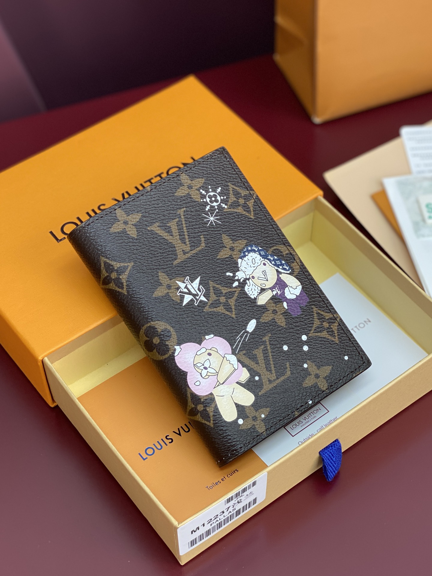 [TOP] Louis Vuitton LV Snow Show Series Passport Holder with Vivienne Pattern Calfskin 14x2.5x10cm - Brown/Blue