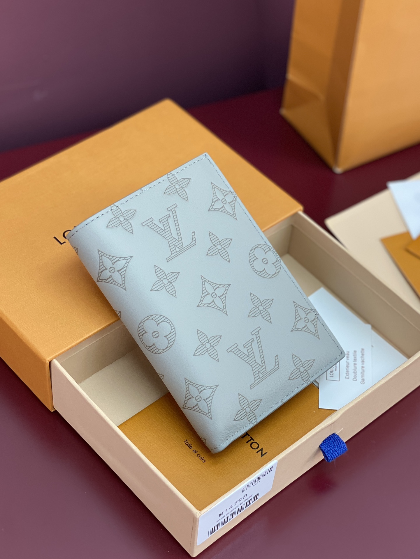 [TOP] Louis Vuitton LV Passport Holder Monogram Leather 14x2.5x10cm - Gray