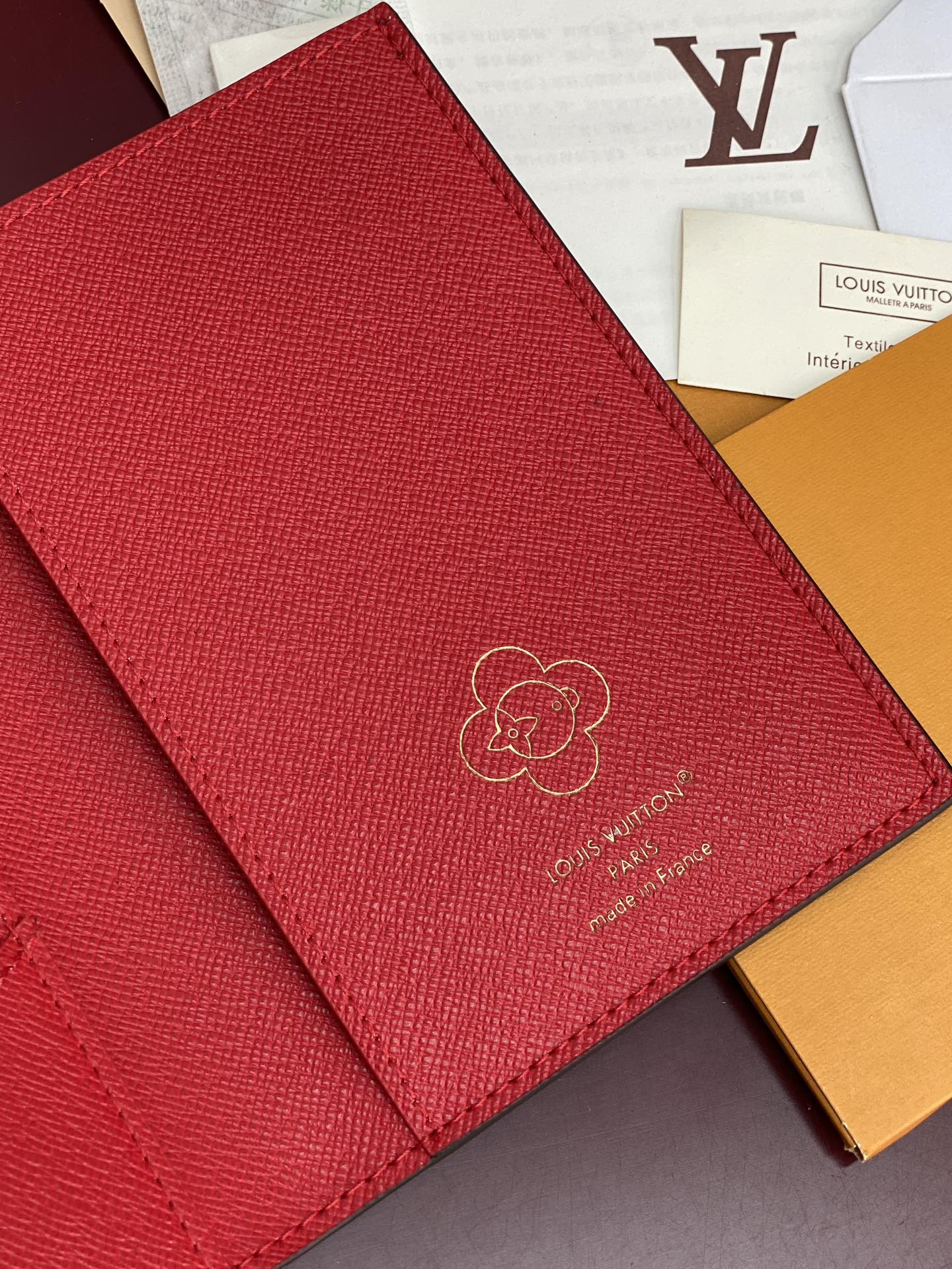 [TOP] Louis Vuitton LV Candy Factory Series Passport Holder with Vivienne Pattern Calfskin 14x2.5x10cm - Brown/Red