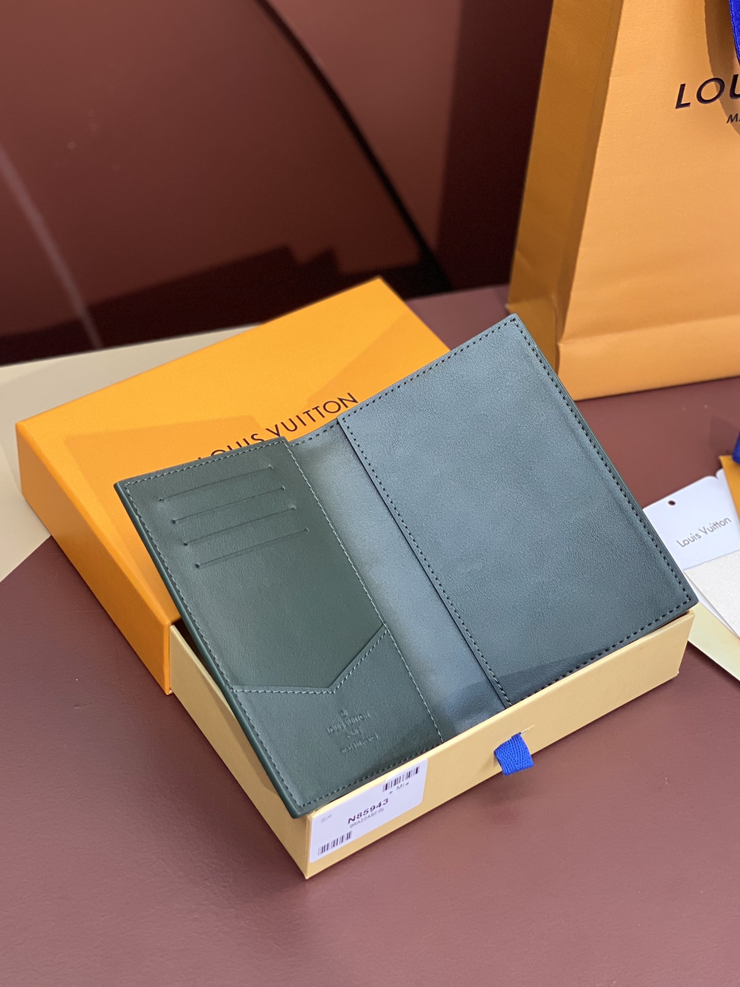 [TOP] Louis Vuitton LV Passport Holder Ostrich Pattern 14x2.5x10cm - Green