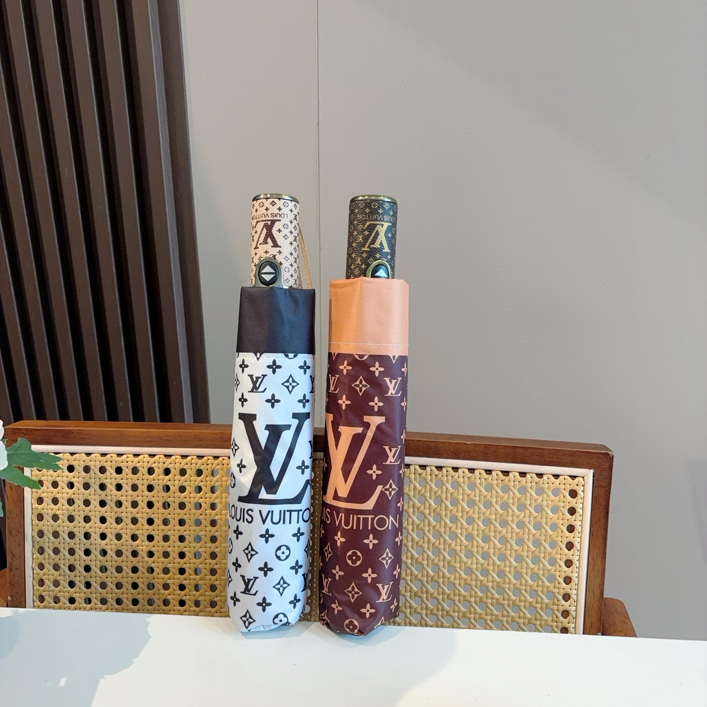 [TOP] Louis Vuitton LV Umbrella - 2 Colors