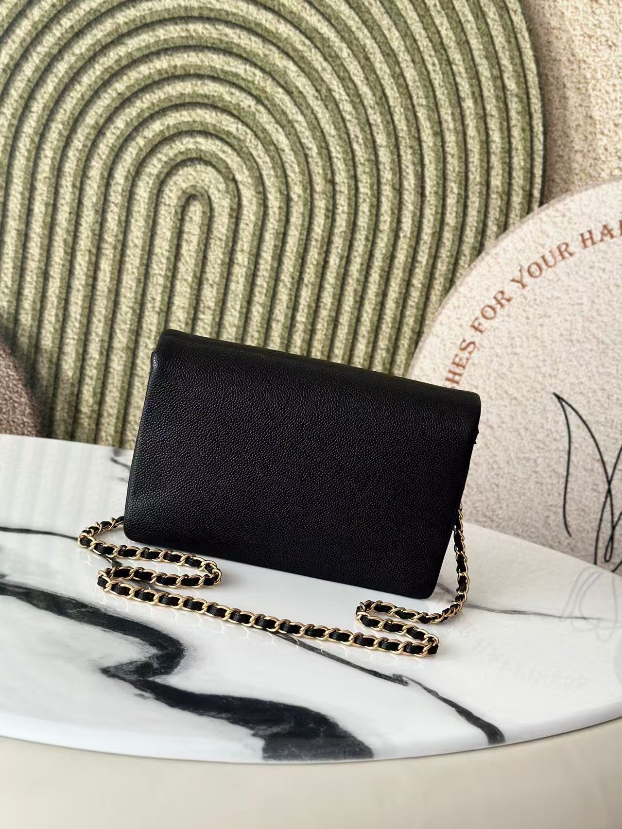 [TOP] CHANEL Flap Bag Calfskin 13×22x7cm - Black