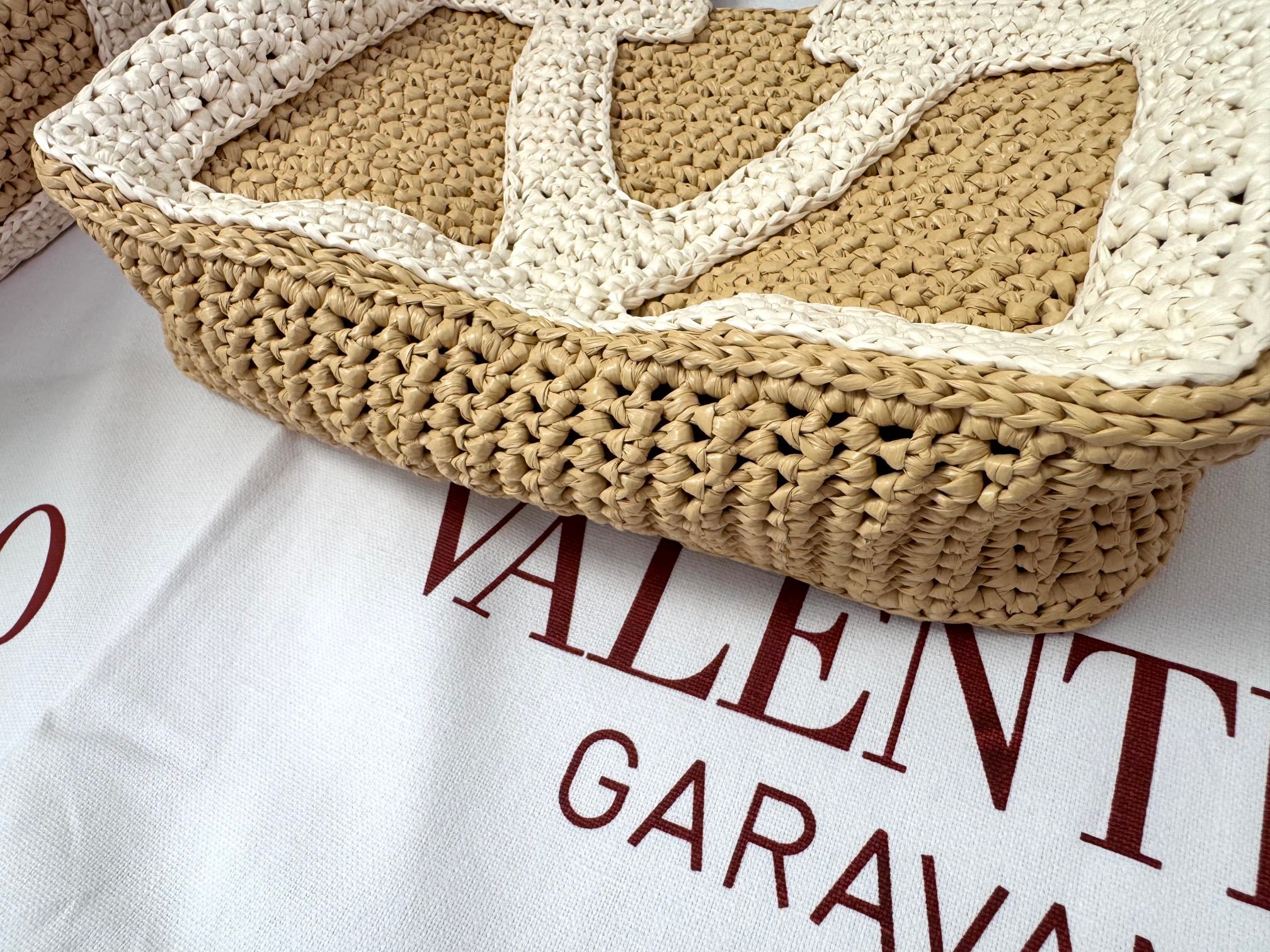 [TOP] VALENTINO Viva Superstar Crochet Raffia Tote Bag 34*24*9 cm/26*18*7 cm - Khaki