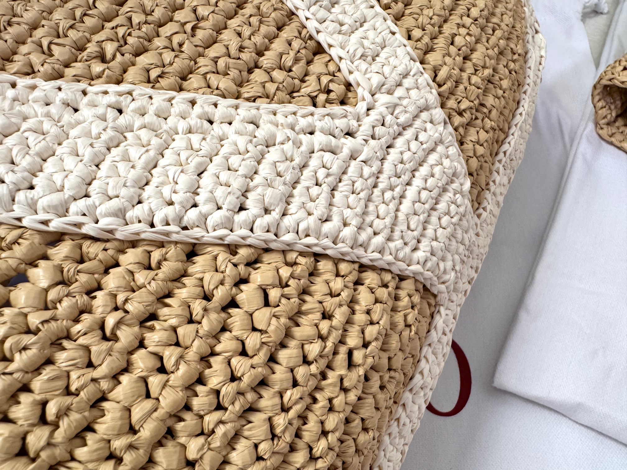 [TOP] VALENTINO Viva Superstar Crochet Raffia Tote Bag 34*24*9 cm/26*18*7 cm - Khaki