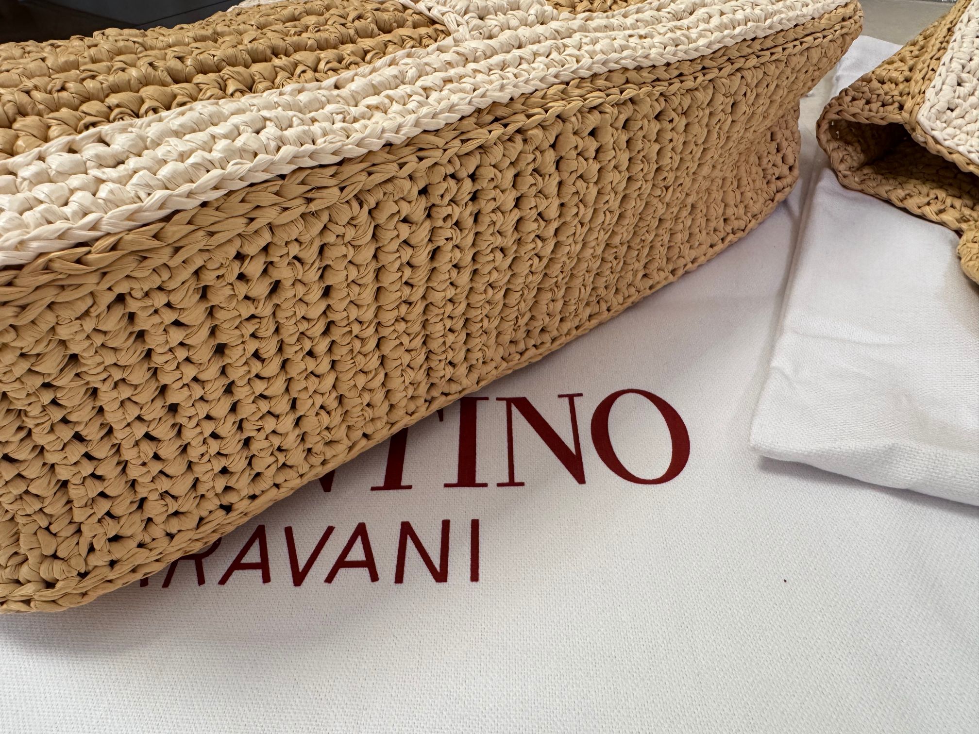 [TOP] VALENTINO Viva Superstar Crochet Raffia Tote Bag 34*24*9 cm/26*18*7 cm - Khaki