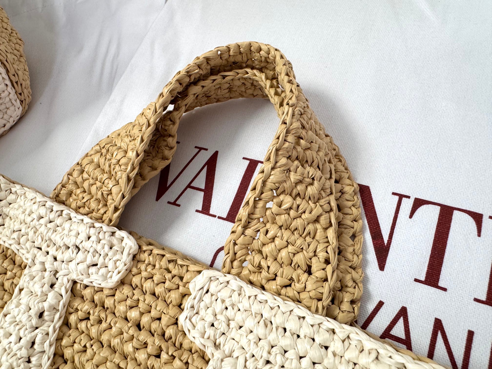 [TOP] VALENTINO Viva Superstar Crochet Raffia Tote Bag 34*24*9 cm/26*18*7 cm - Khaki