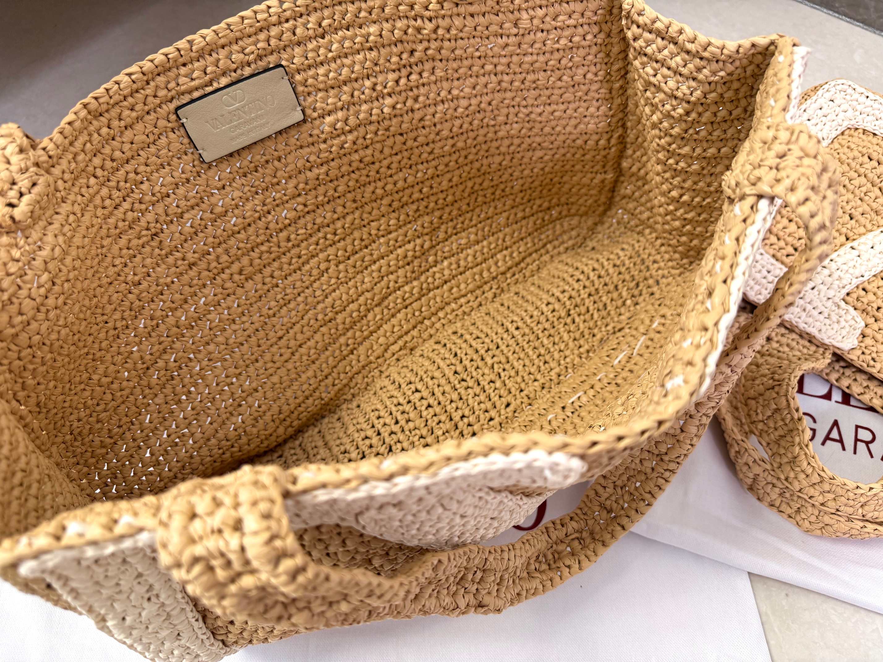 [TOP] VALENTINO Viva Superstar Crochet Raffia Tote Bag 34*24*9 cm/26*18*7 cm - Khaki