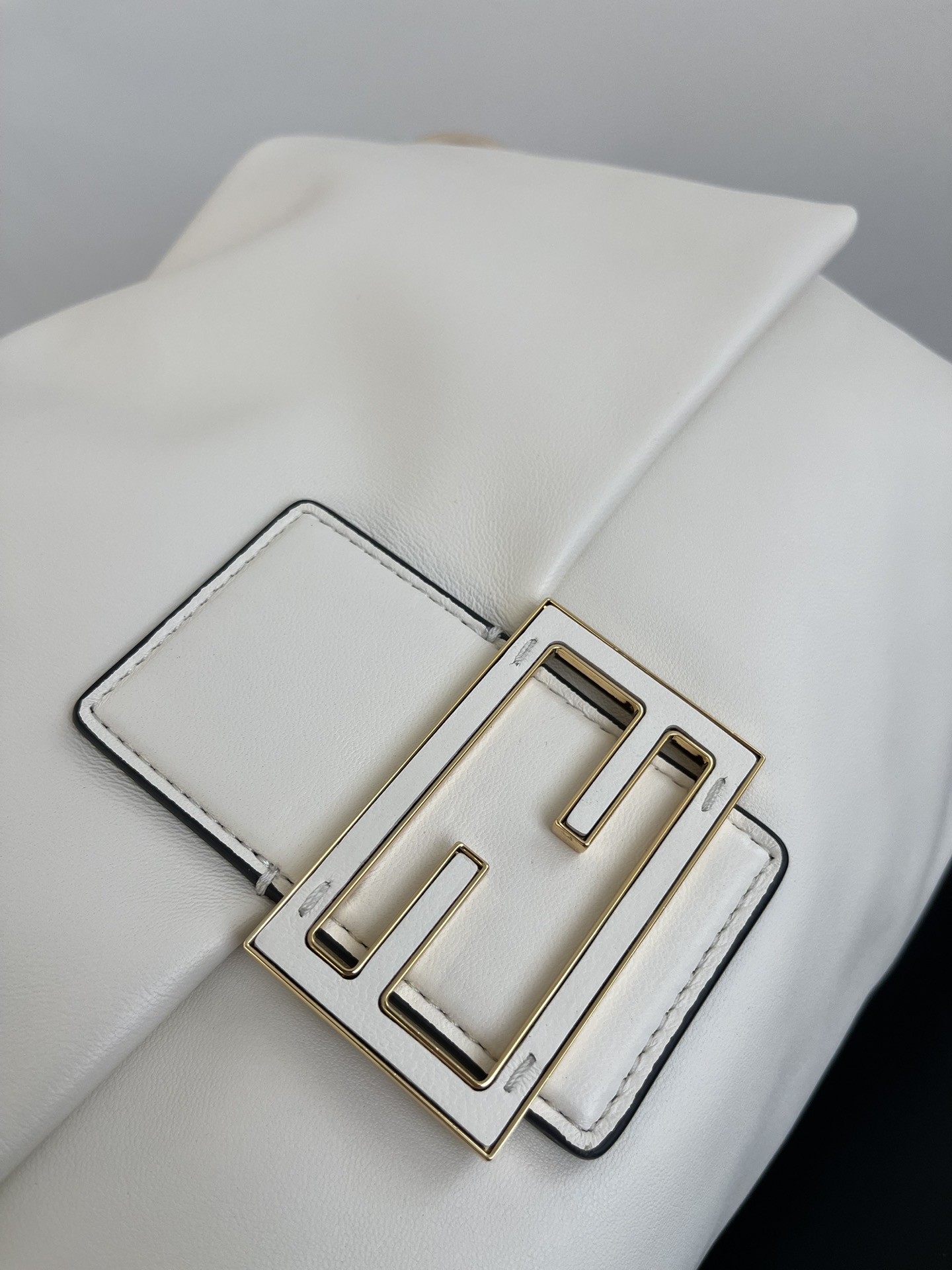 [TOP] FENDI Mamma Baguette Bag 26.5x8.5x18cm - White