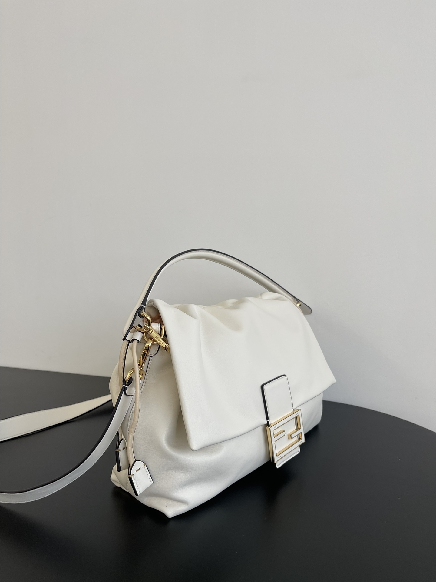 [TOP] FENDI Mamma Baguette Bag 26.5x8.5x18cm - White