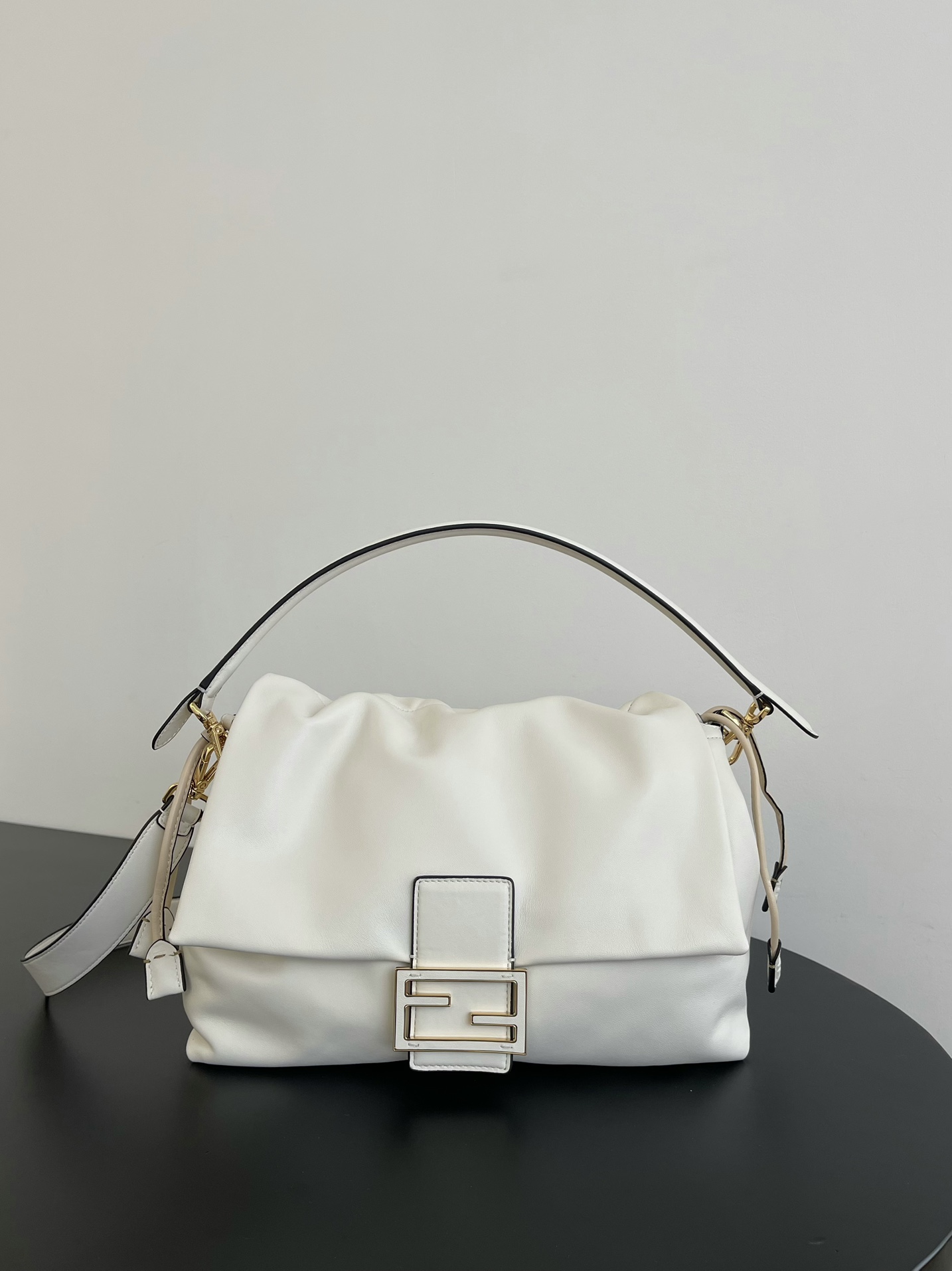[TOP] FENDI Mamma Baguette Bag 26.5x8.5x18cm - White