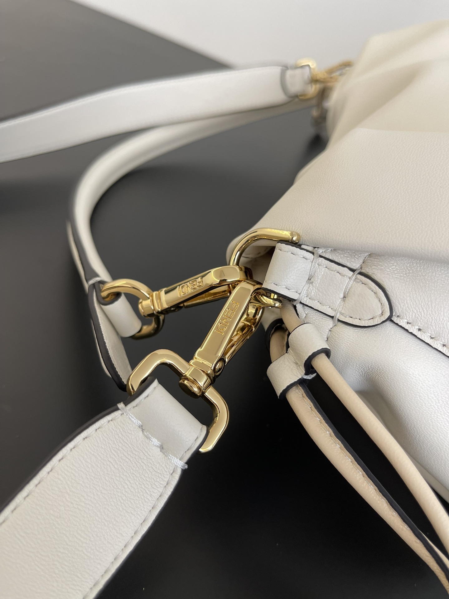 [TOP] FENDI Mamma Baguette Bag 26.5x8.5x18cm - White