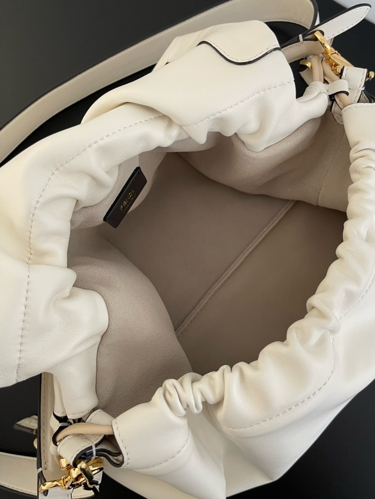 [TOP] FENDI Mamma Baguette Bag 26.5x8.5x18cm - White