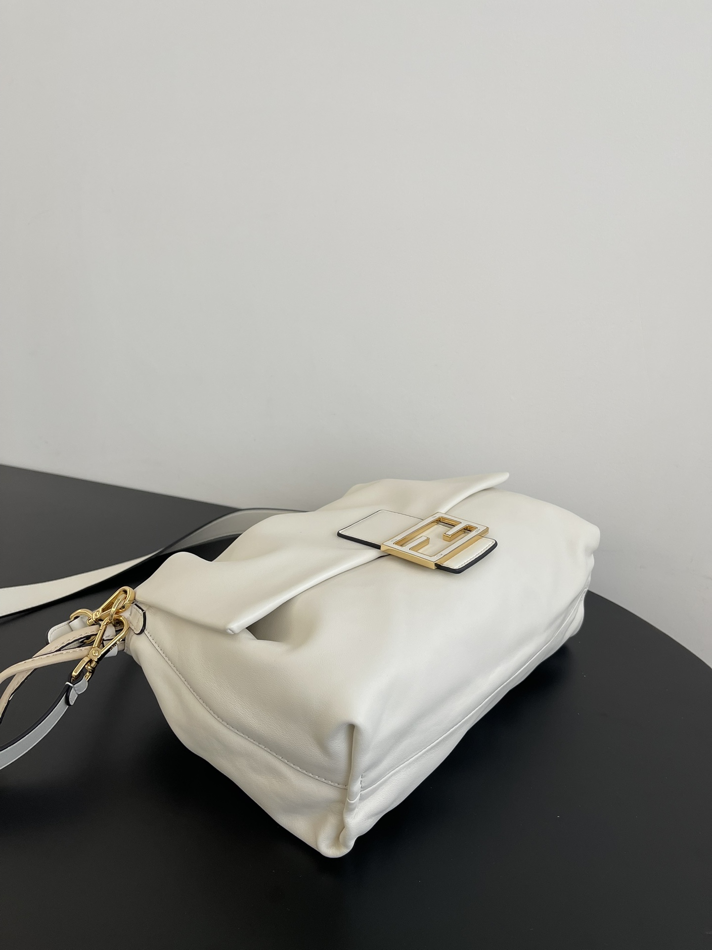 [TOP] FENDI Mamma Baguette Bag 26.5x8.5x18cm - White