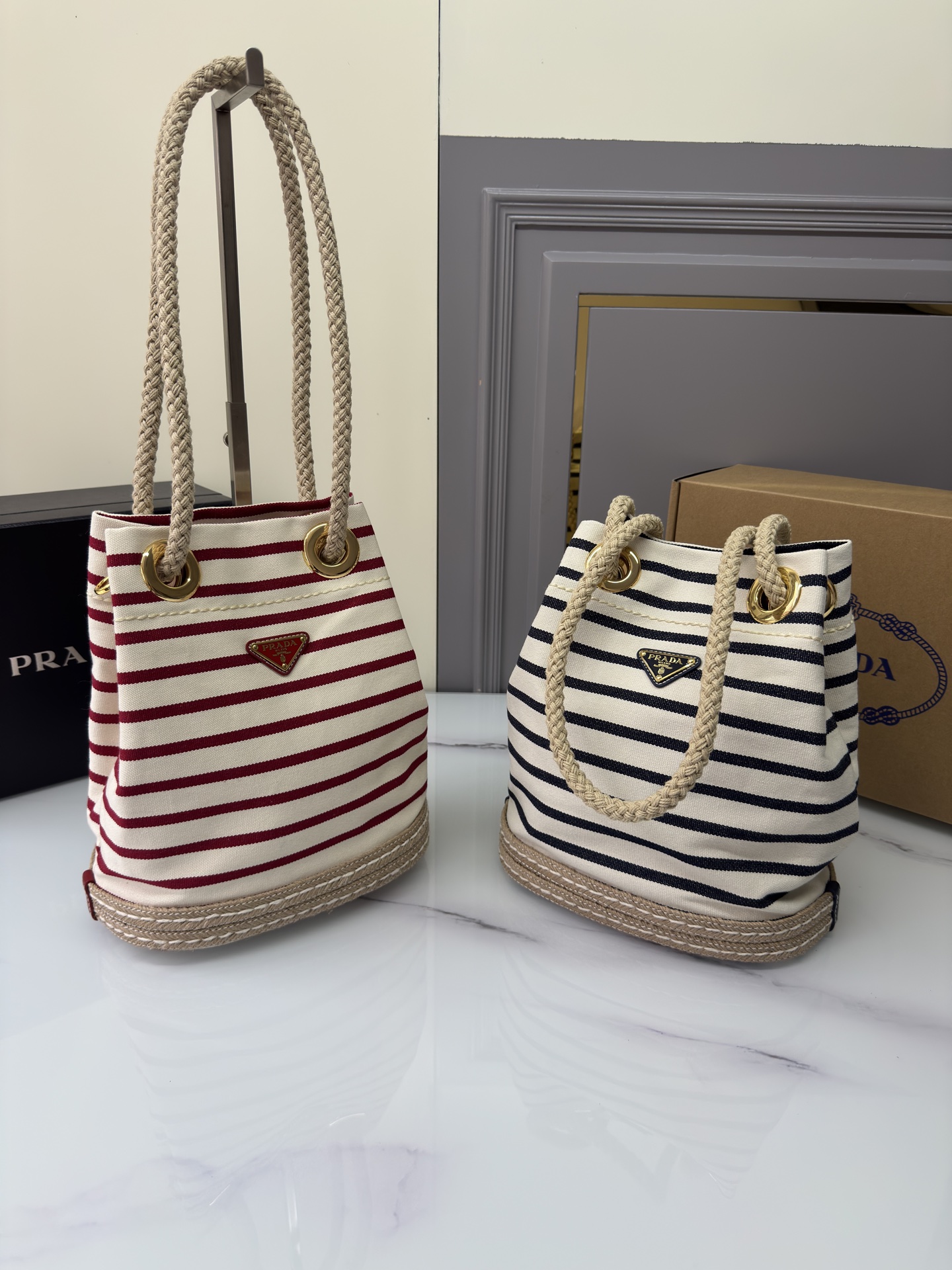 [TOP] PRADA Buckle Handbag 28 x 23.5 x 15 cm - 2 Color