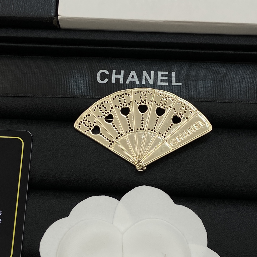 [TOP] CHANEL Folding Fan Brooch - Gold