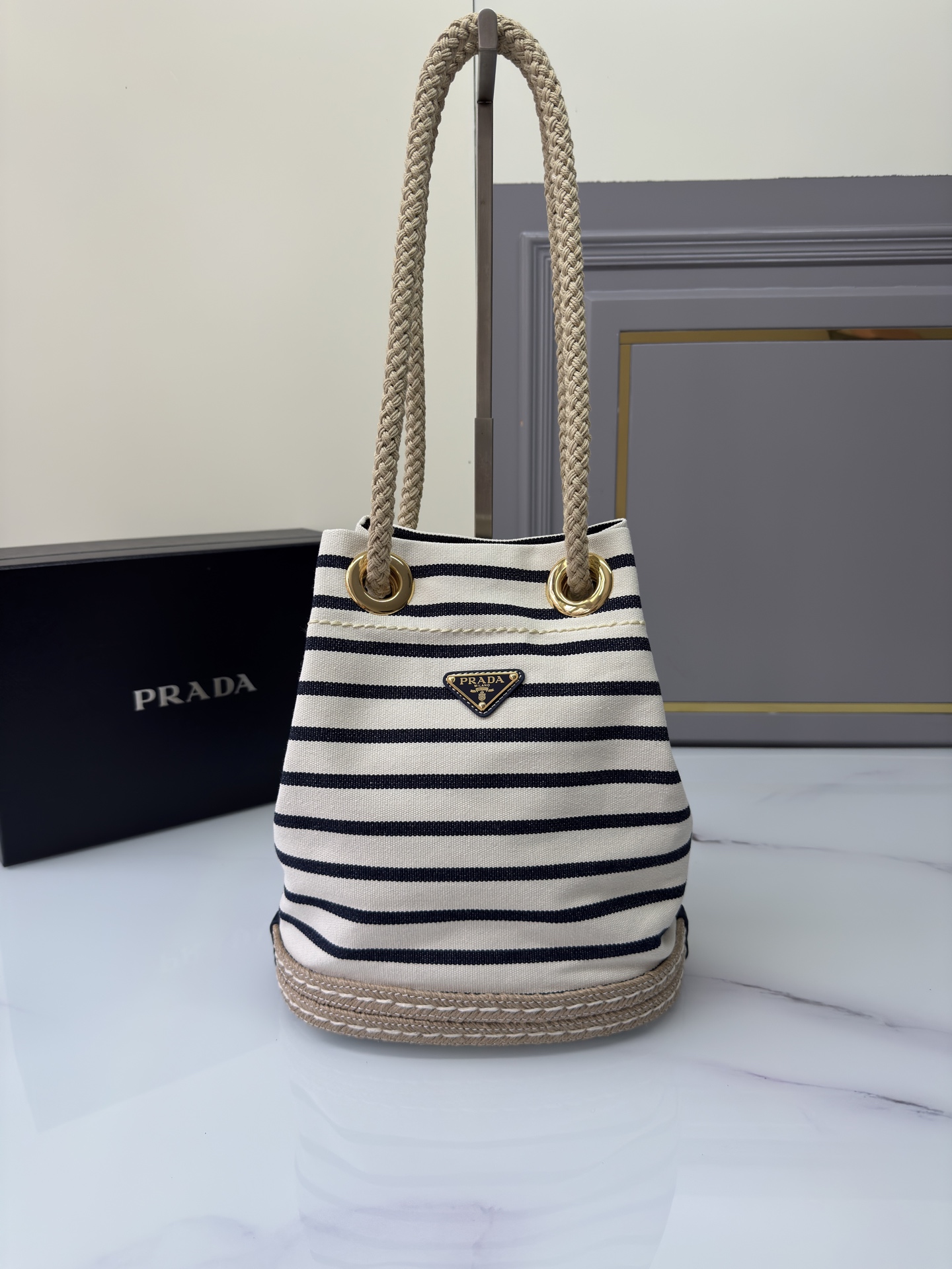 [TOP] PRADA Buckle Handbag 28 x 23.5 x 15 cm - 2 Color