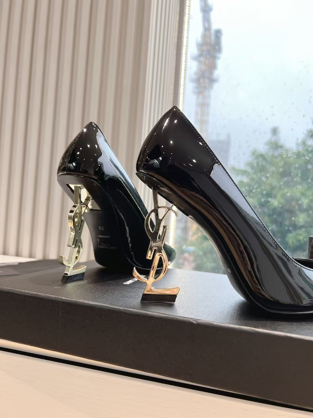 [TOP] Yves Saint Laurent YSL Leather High Heels - Black