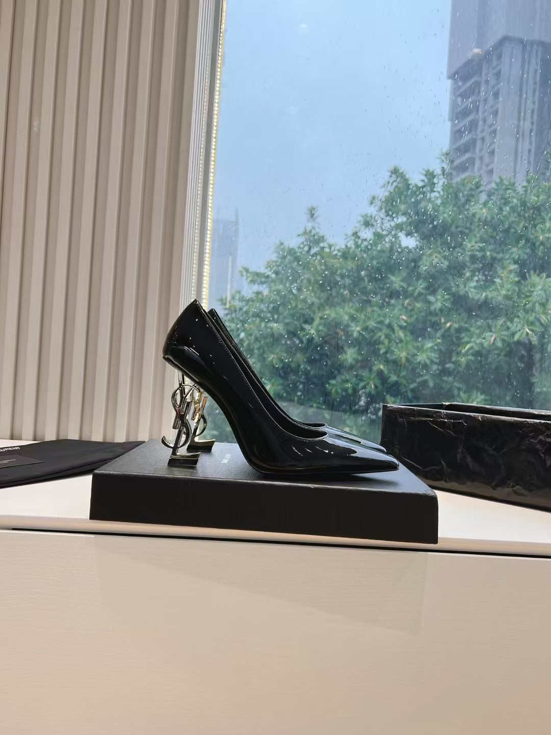 [TOP] Yves Saint Laurent YSL Leather High Heels - Black