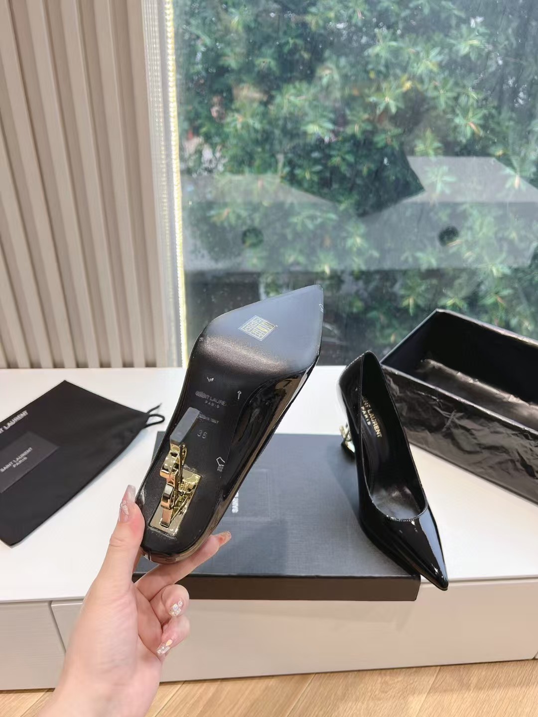 [TOP] Yves Saint Laurent YSL Leather High Heels - Black