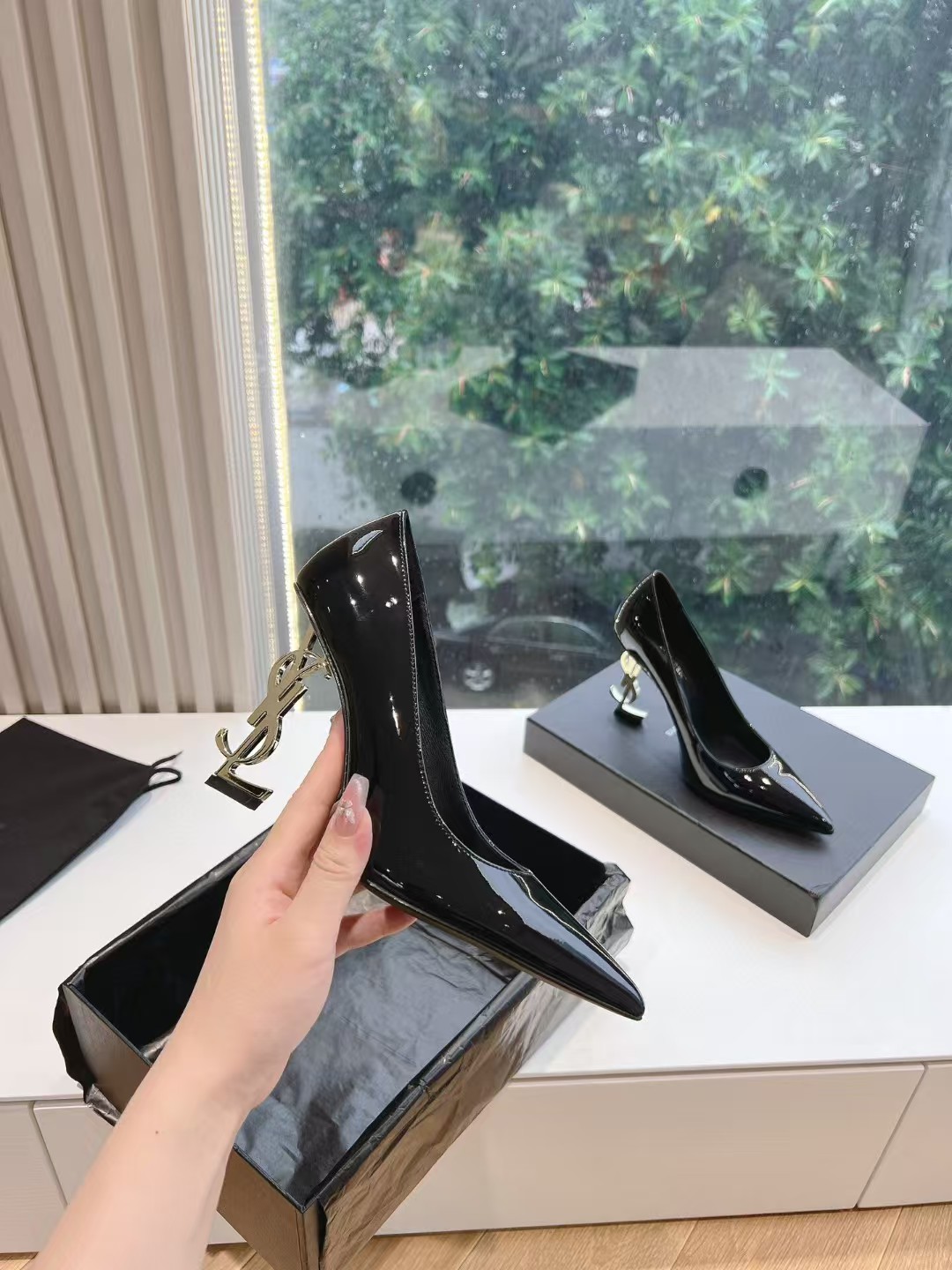 [TOP] Yves Saint Laurent YSL Leather High Heels - Black