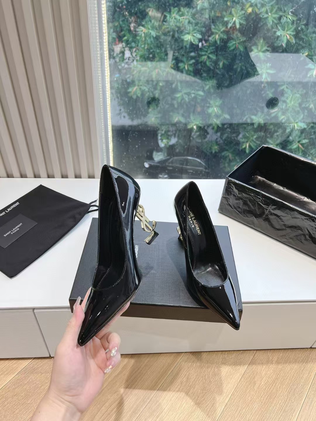 [TOP] Yves Saint Laurent YSL Leather High Heels - Black