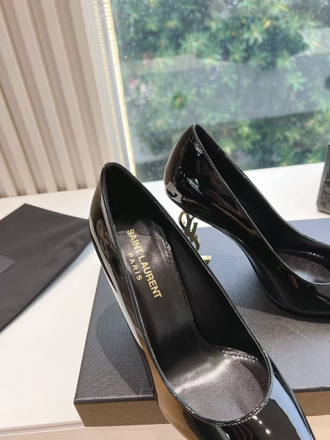 [TOP] Yves Saint Laurent YSL Leather High Heels - Black