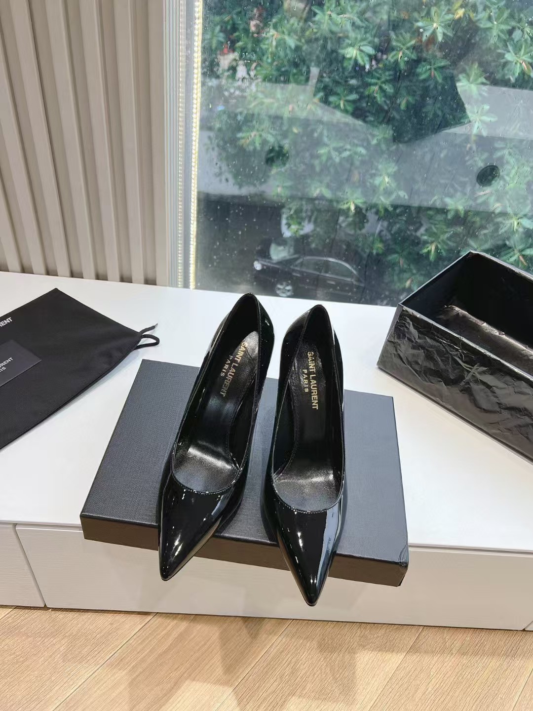 [TOP] Yves Saint Laurent YSL Leather High Heels - Black