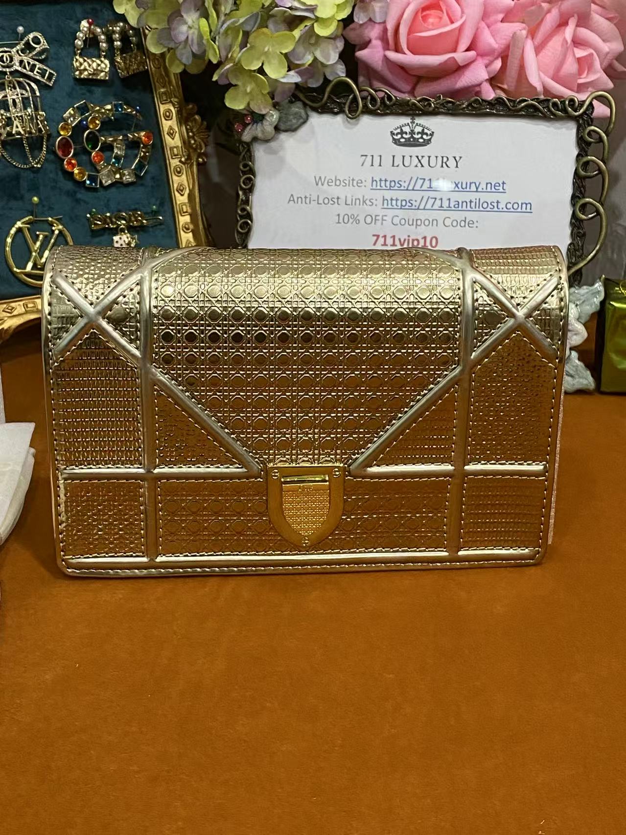 [TOP] Christian Dior Metallic Patent Micro-Cannage Diorama Wallet on Chain Bag 19cm - Gold