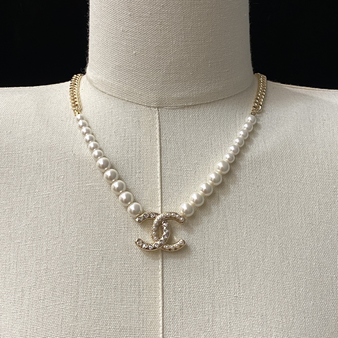 [TOP] CHANEL Pearl Necklace - Gold