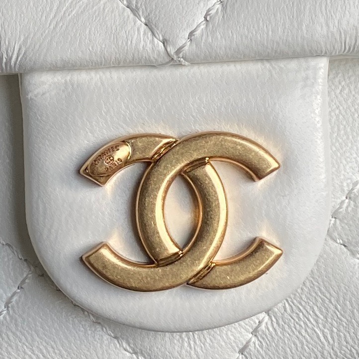 [TOP] CHANEL Hobo Bag 22x31x15cm - White