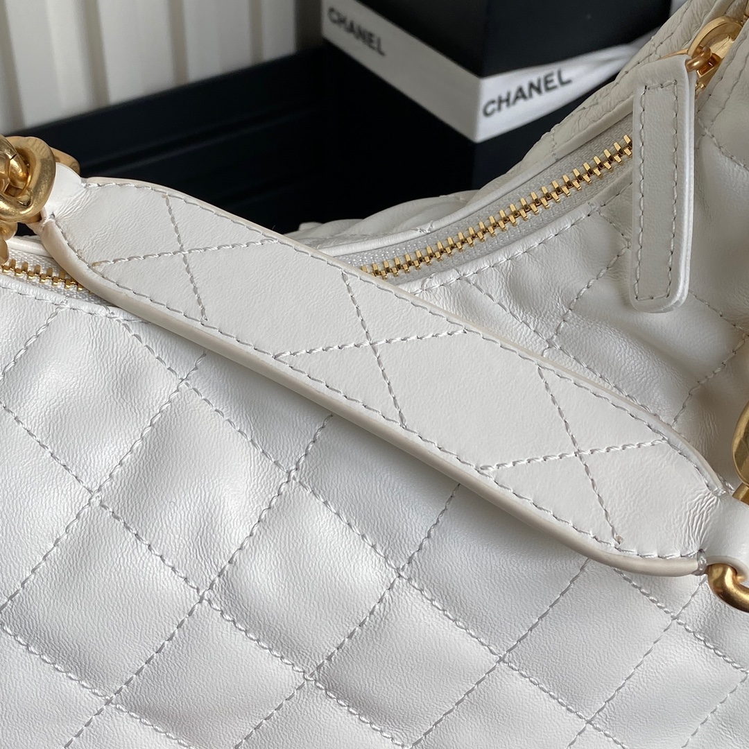 [TOP] CHANEL Hobo Bag 22x31x15cm - White