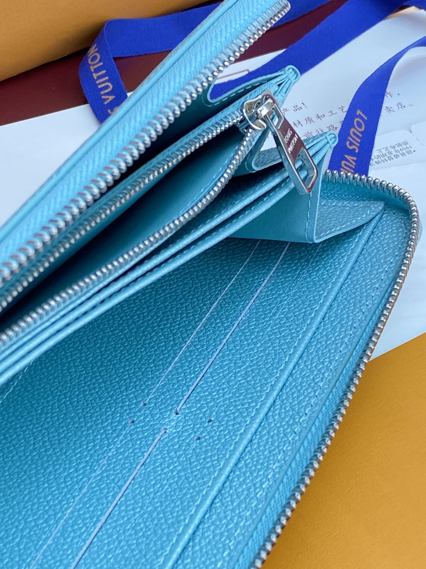 [TOP] Louis Vuitton LV Zip Wallet 19.5x10.5x2.5cm - Pearlescent Blue