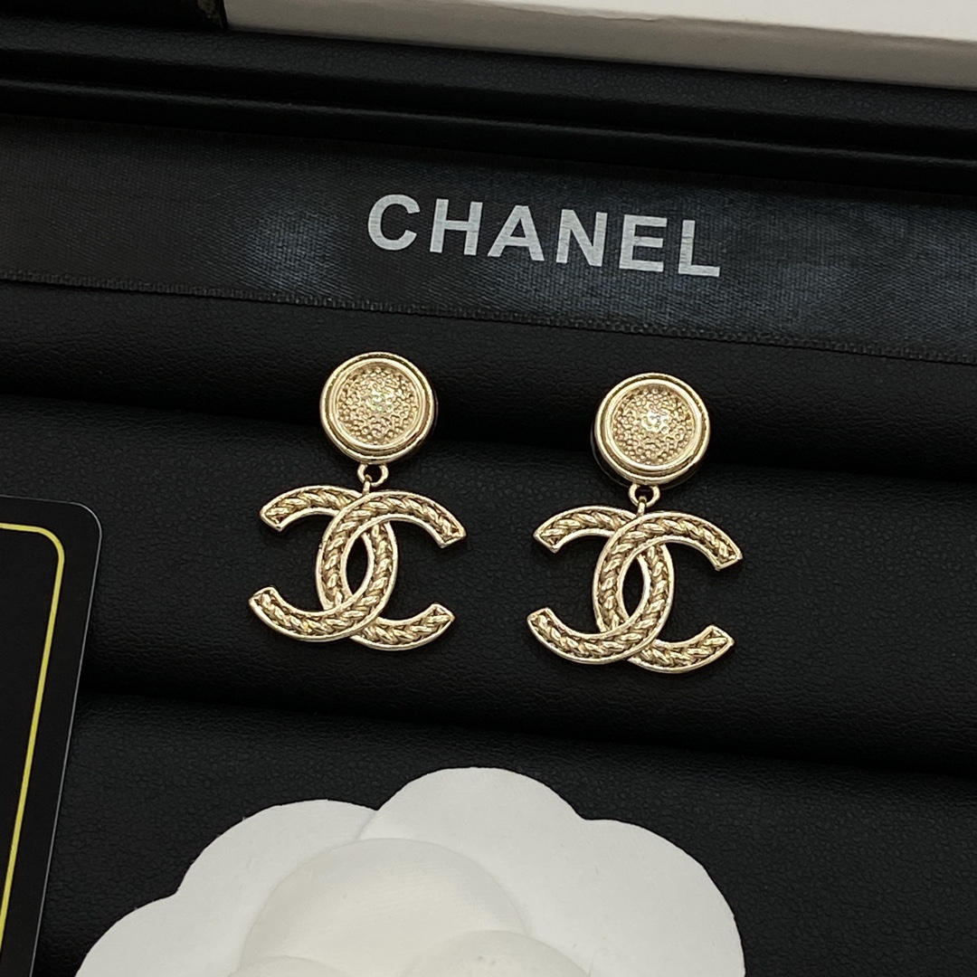 [TOP] CHANEL Earrings -  Gold