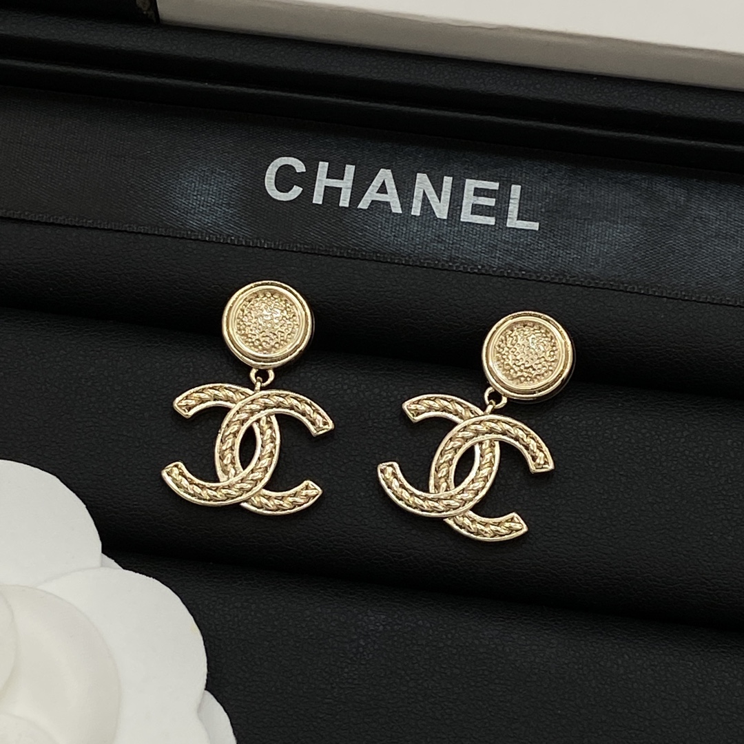[TOP] CHANEL Earrings -  Gold