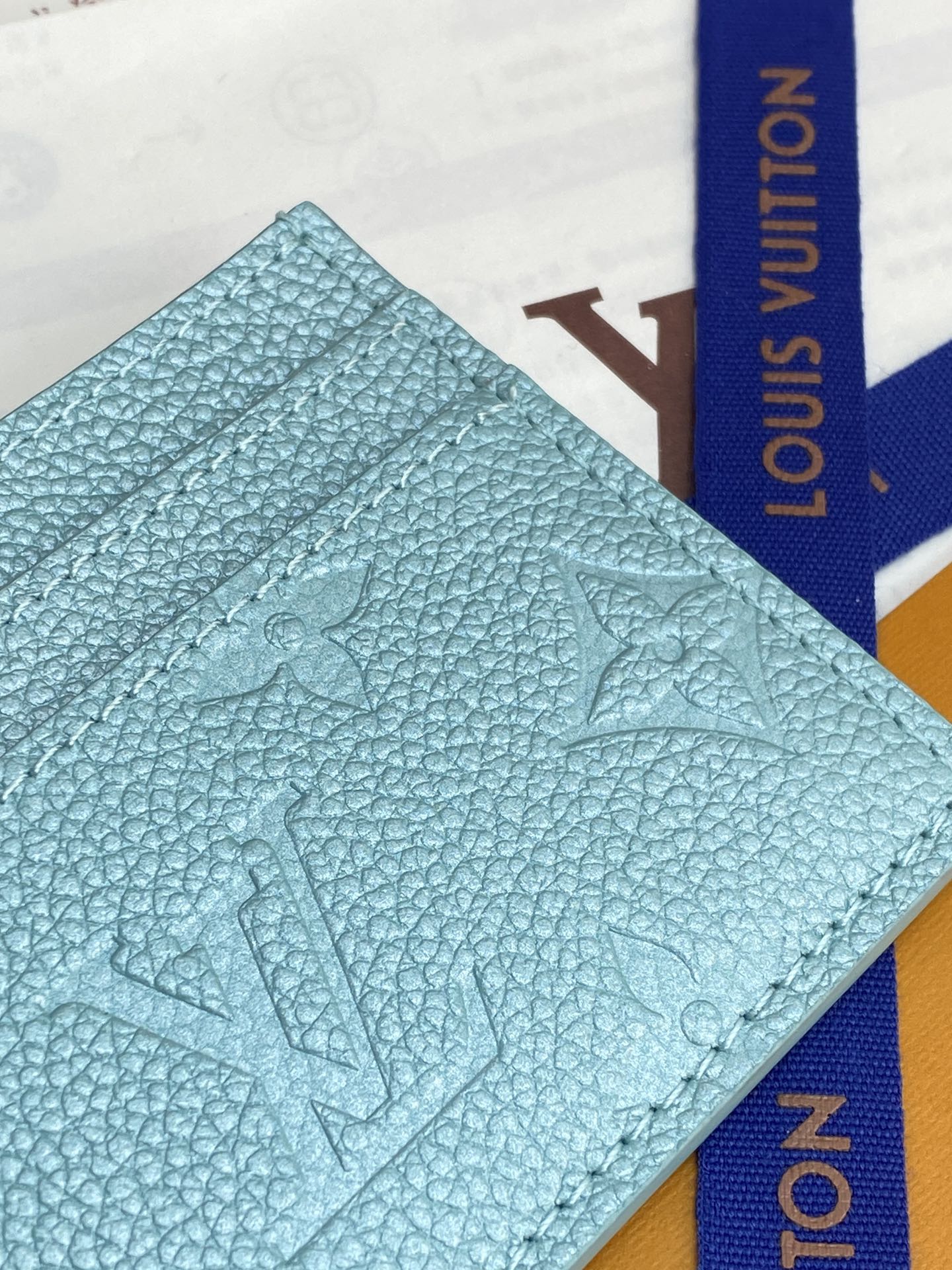 [TOP] Louis Vuitton LV Ski Charms Card Holder 10.2x7.3x0.3cm - Pearlescent Blue