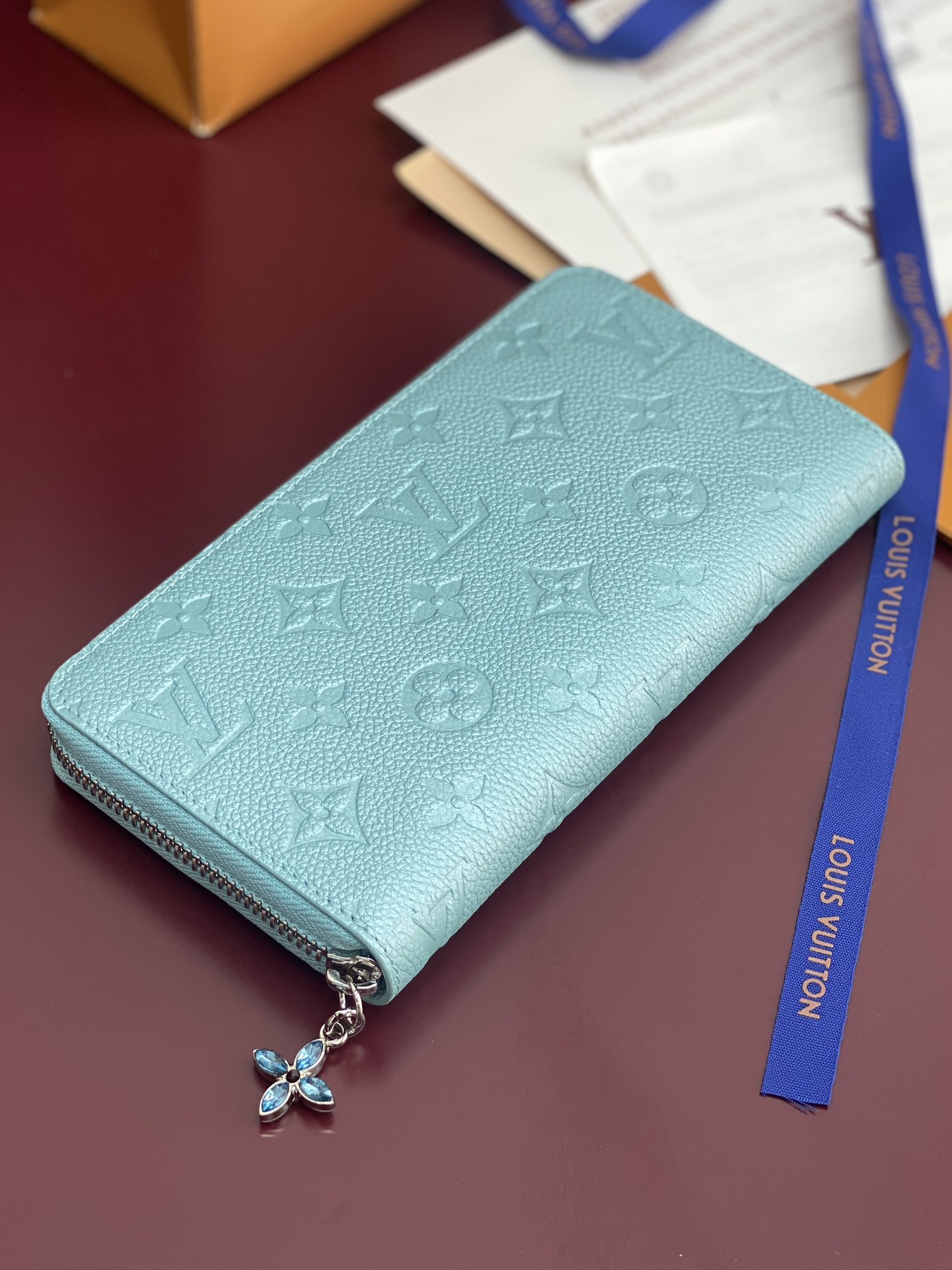 [TOP] Louis Vuitton LV Zip Wallet 19.5x10.5x2.5cm - Pearlescent Blue