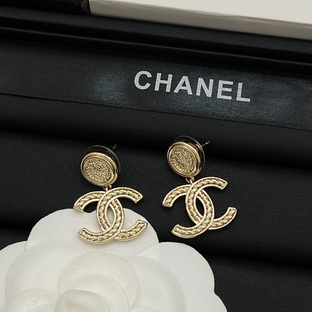 [TOP] CHANEL Earrings -  Gold