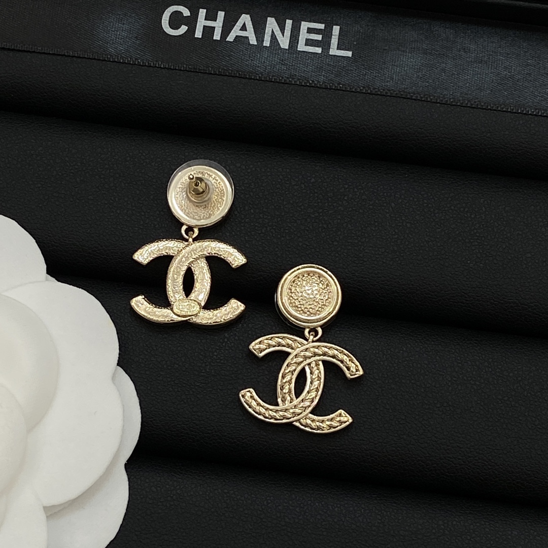 [TOP] CHANEL Earrings -  Gold