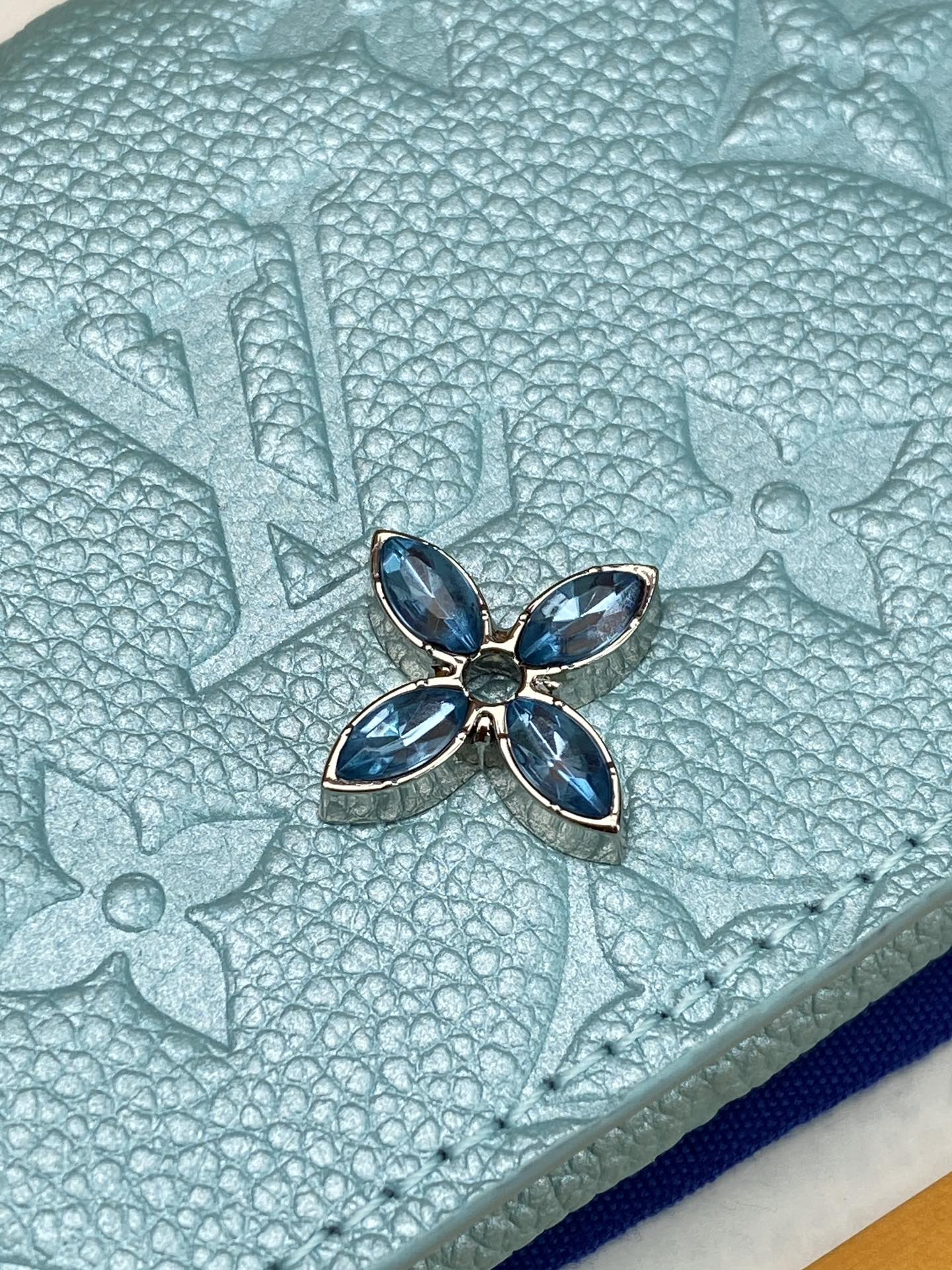 [TOP] Louis Vuitton LV Ski Card Holder 10.5x8x1cm - Pearlescent Blue