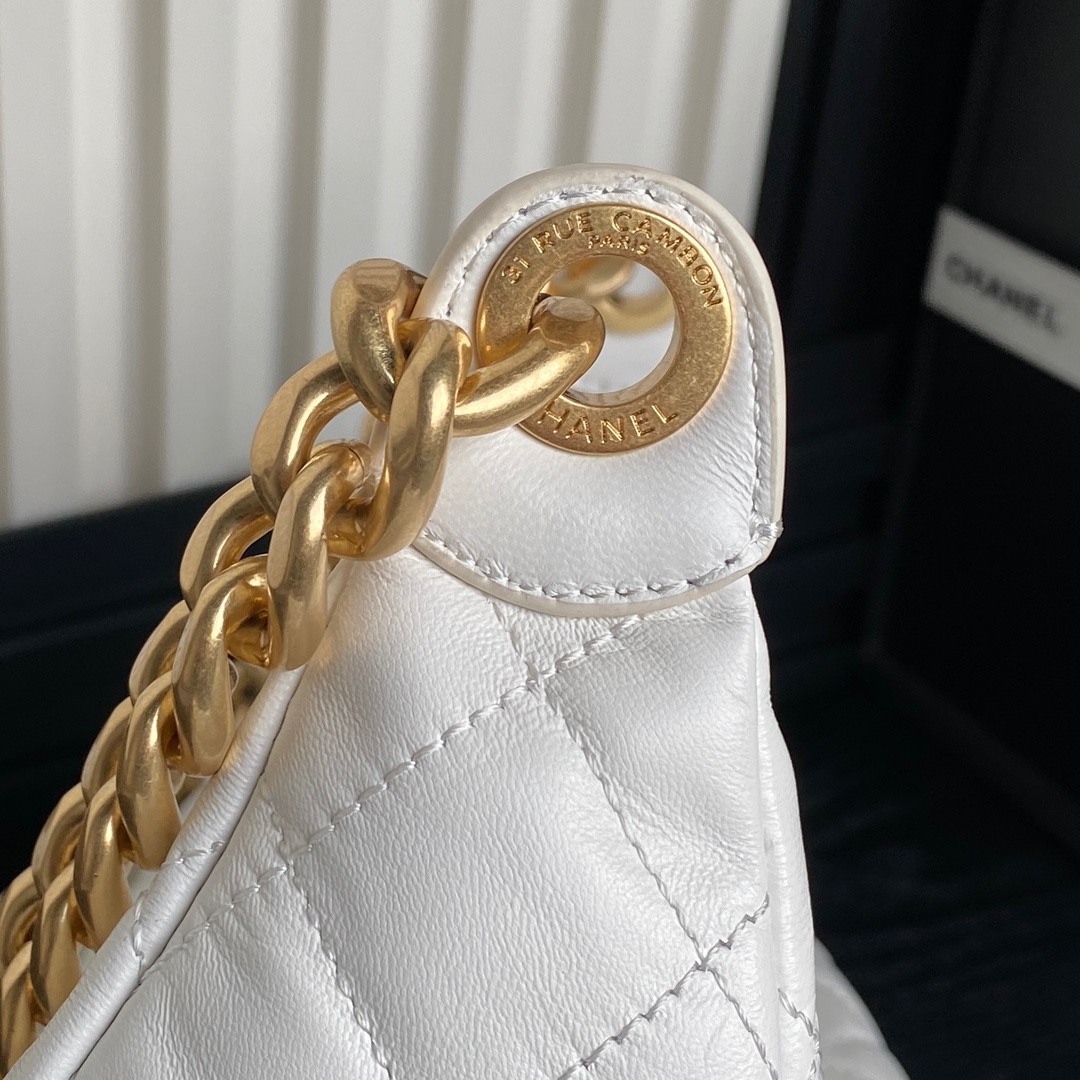 [TOP] CHANEL Hobo Bag 22x31x15cm - White