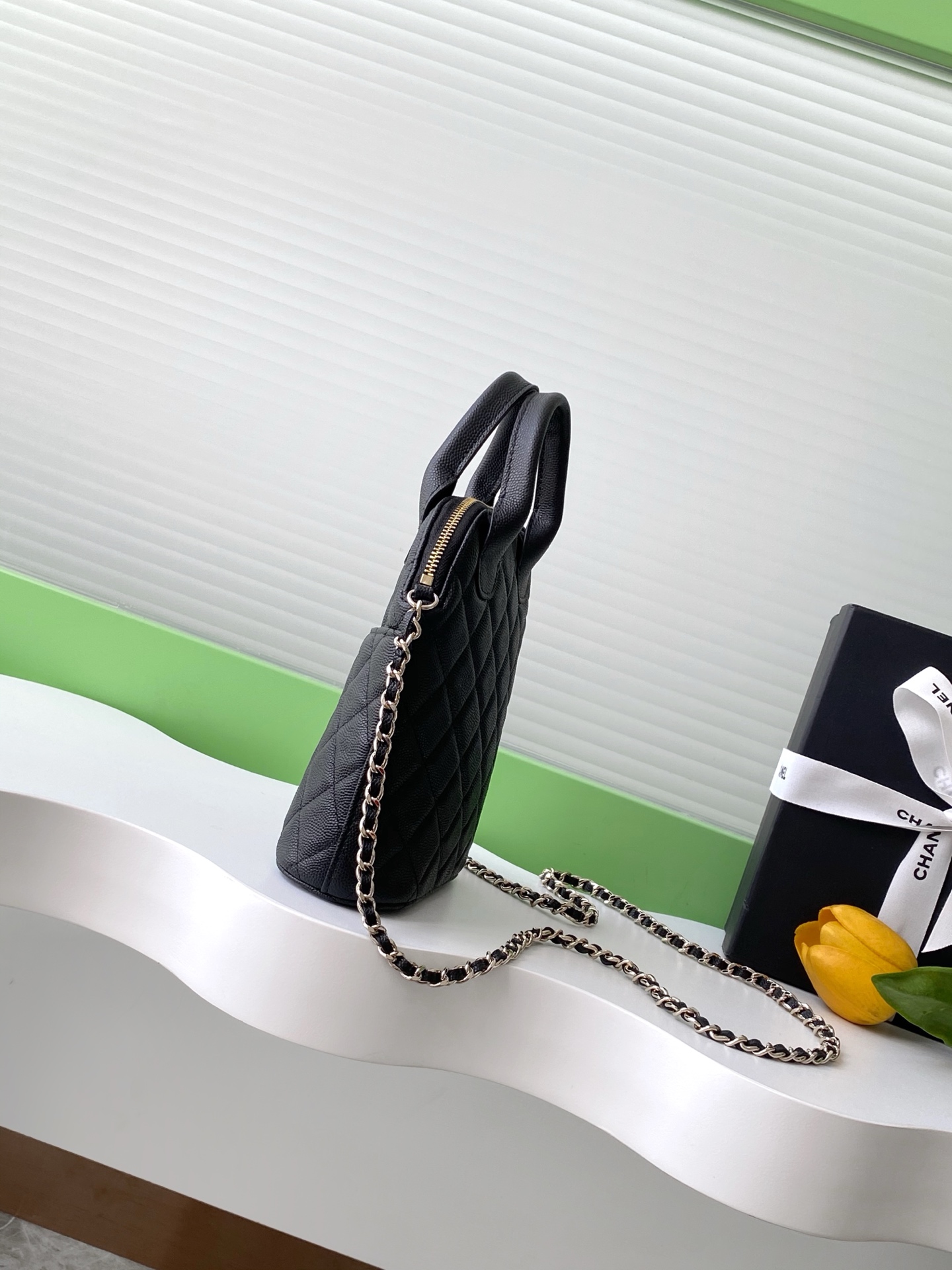 [TOP] CHANEL Shell Bag 18-17-6 cm - Black