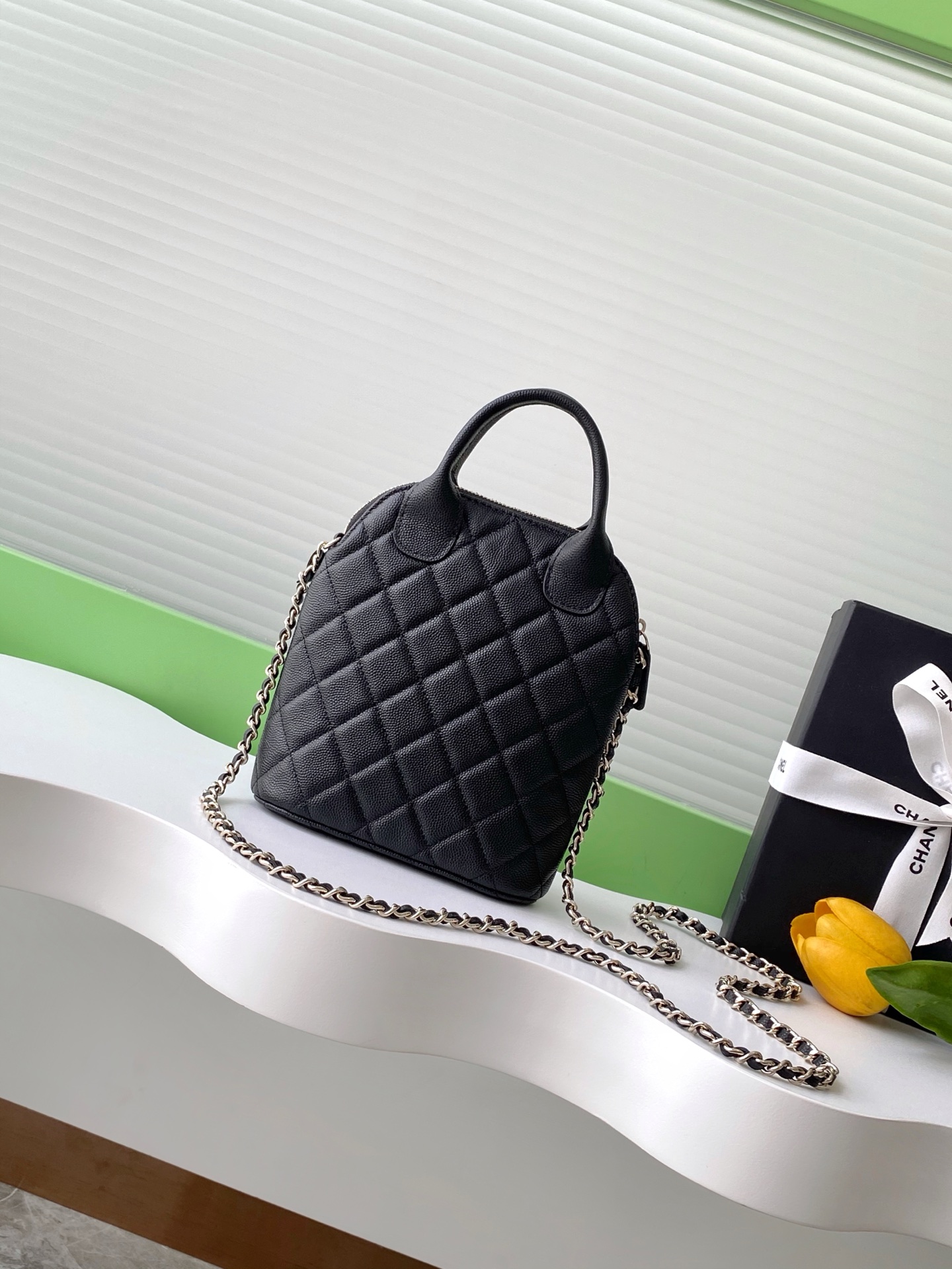 [TOP] CHANEL Shell Bag 18-17-6 cm - Black