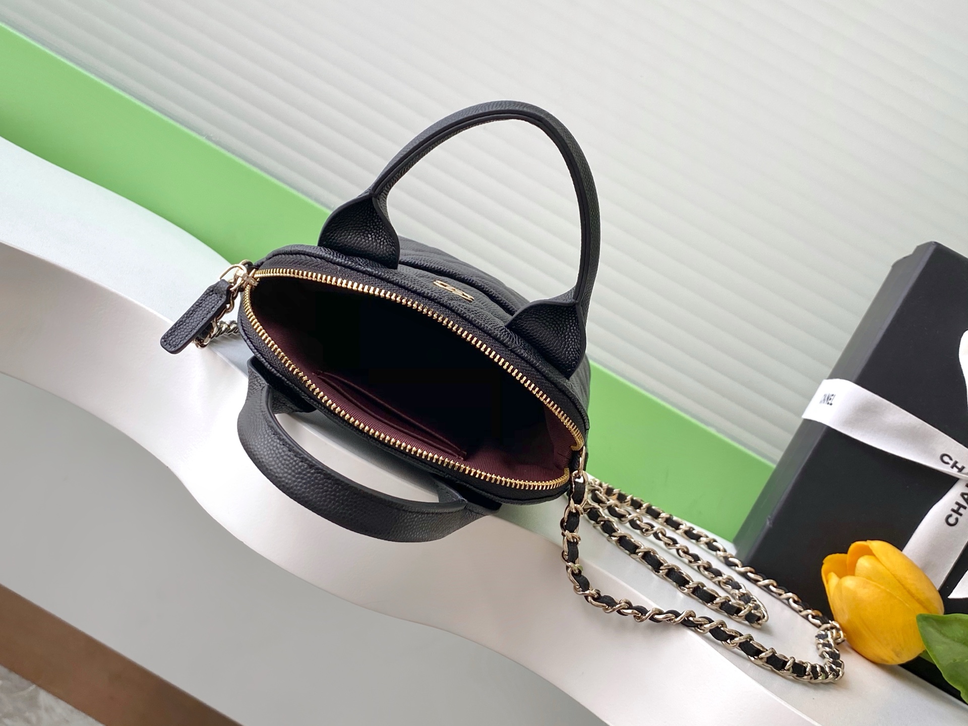 [TOP] CHANEL Shell Bag 18-17-6 cm - Black